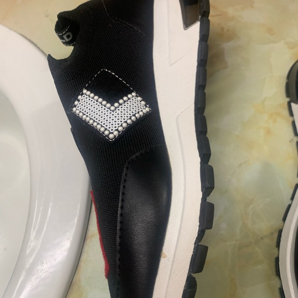 Karl Lagerfeld Paris Women's
Meadow Graphic Slip-On
Sneakers-Size 7M NWOT - Picture 7 of 7